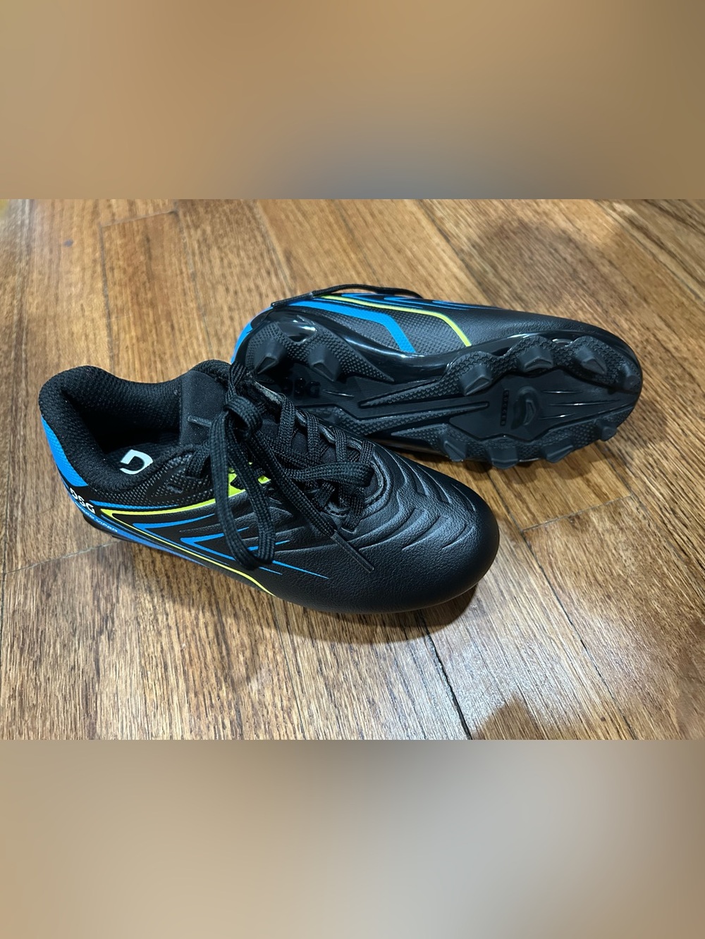 Soccer shoes Kids Black Athletic Cleats - Blue and Neon Yellow Accents size 10